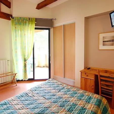 Logis La Riviere Otel 2*