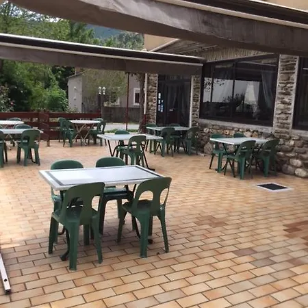 Logis La Riviere Otel Alès