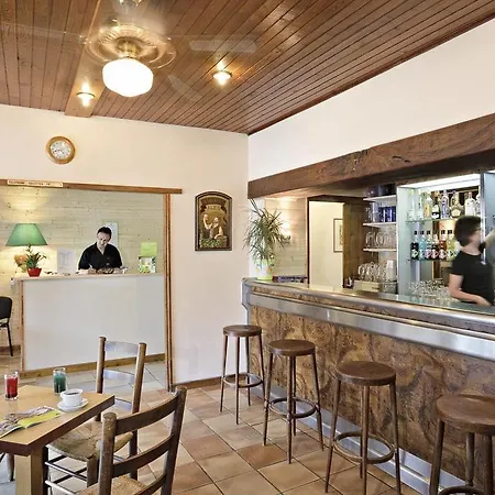 Otel Logis La Riviere 2*