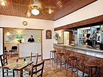 מלון Logis La Riviere 2*
